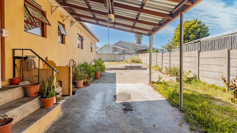 3 Bedroom Property for Sale in Loucharmante Western Cape